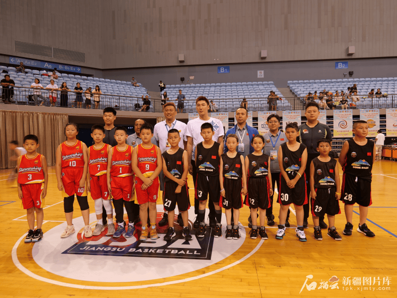 克州足球小将赴江苏切磋球技