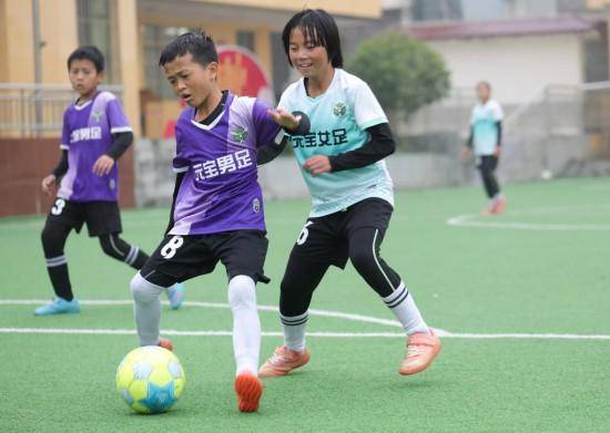 这所乡村小学，足球是孩子们的“翅膀”