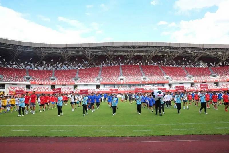 “百队千场”足球青训夏季“连”赛在贵州启动