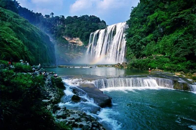 “百队千场”足球青训夏季“连”赛在贵州启动