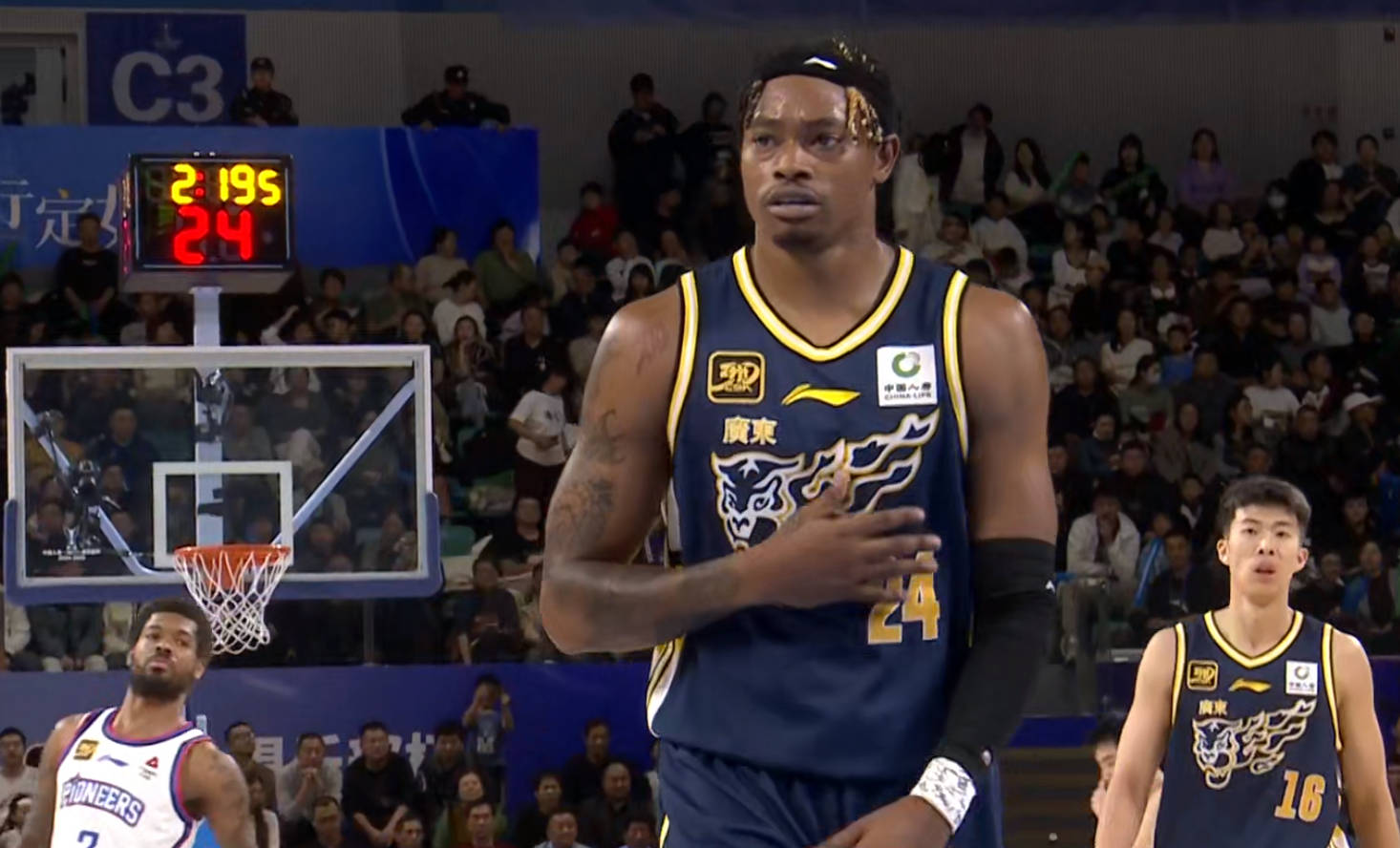 1米93锋卫大杀器！CBA外援市场又一“大鱼”，或被广东队挖走？