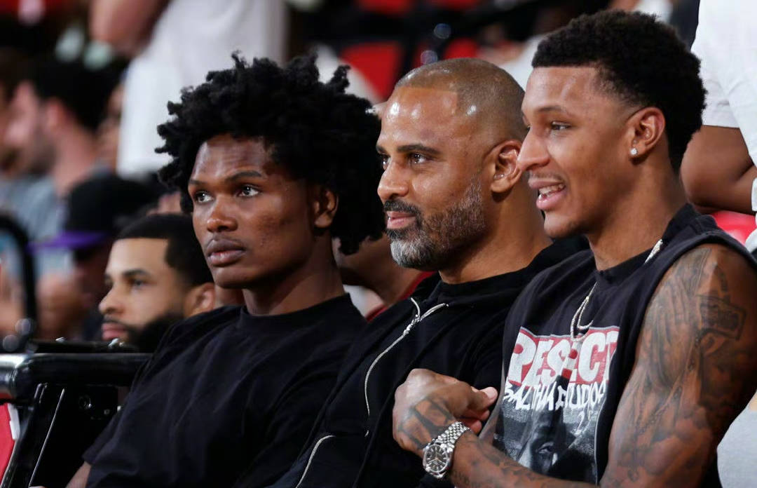 23+5，命中率36.4%，谢泼德提前结束夏联，火箭队边缘后卫借机上位