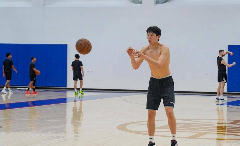 杨瀚森完成犹他爵士试训，收获好评，拥有4个选秀权