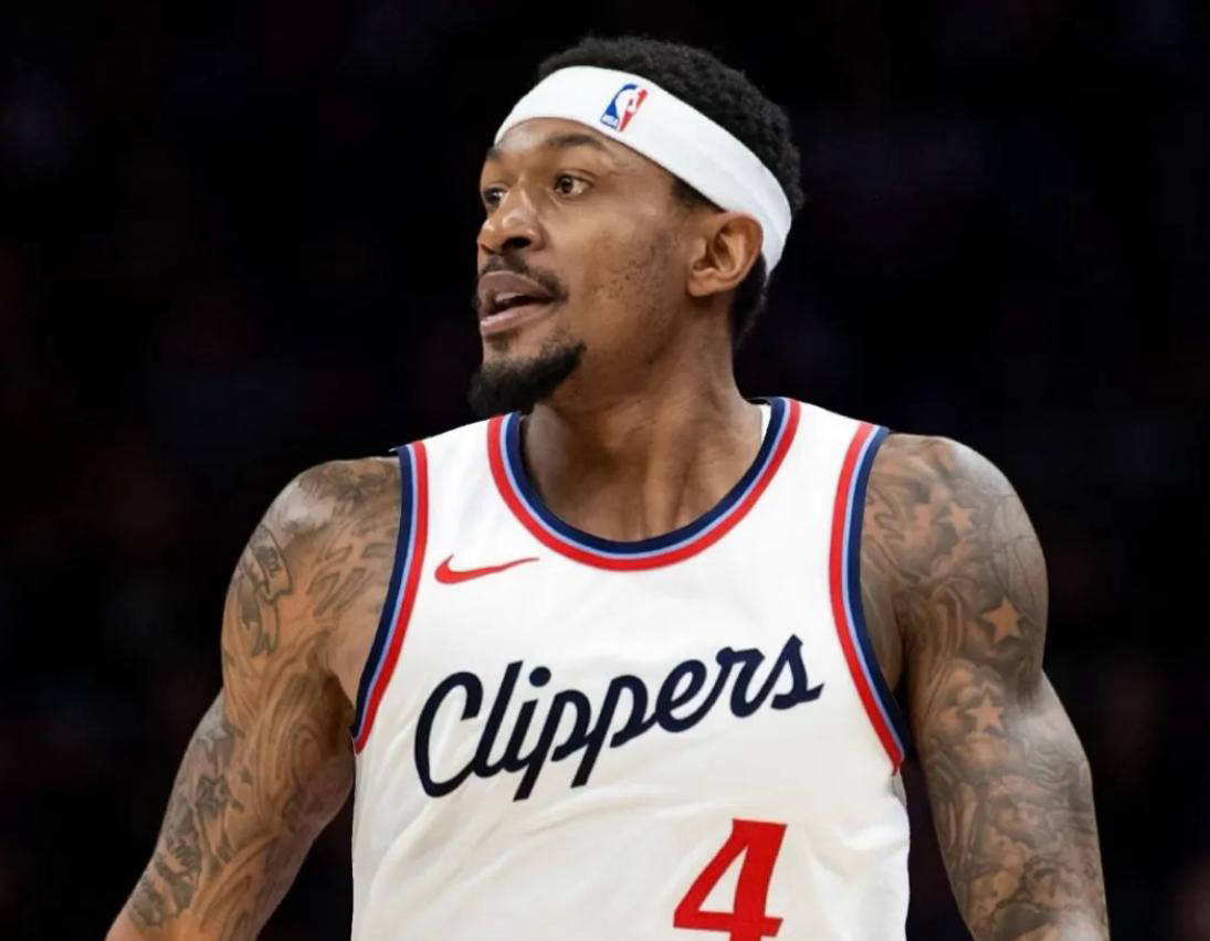 比尔正式加盟洛杉矶快船，与哈登和伦纳德组成三巨头