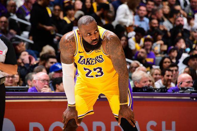 德玛尔德罗赞:中投王者的复兴之旅,圣安东尼奥马刺的得分保障。