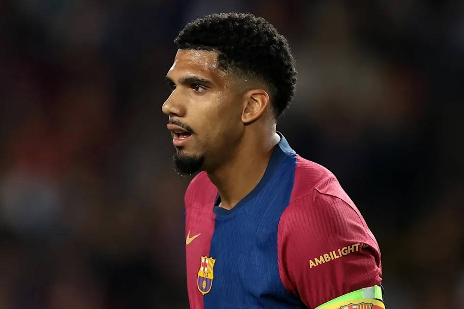 开云体育官网-巴塞罗那精简中后卫，阿劳霍斩钉截铁表忠心