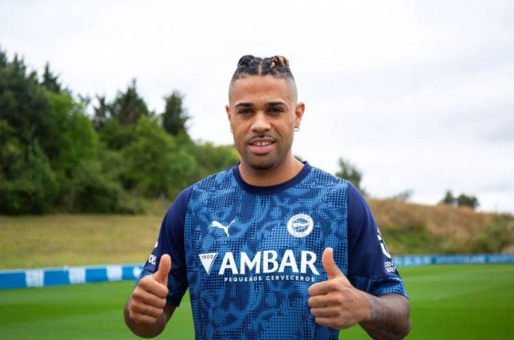 开云体育-官方：前皇马前锋马里亚诺随阿拉维斯一线队训练