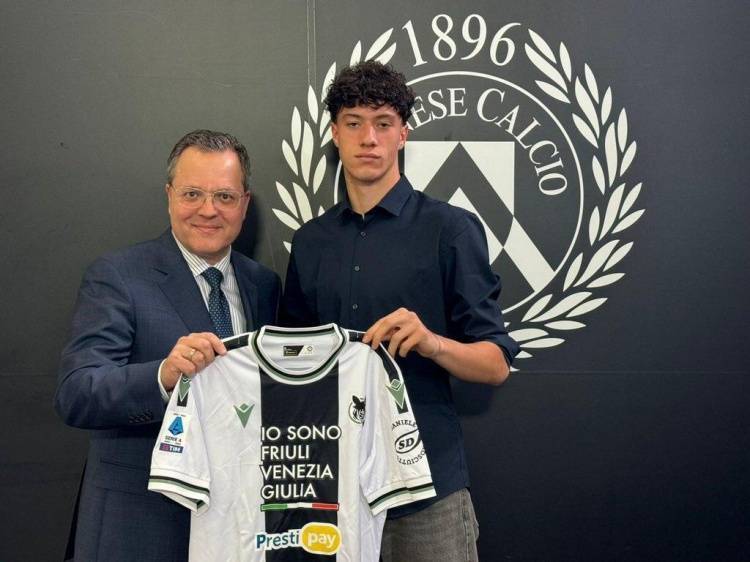 开云体育下载-前途无量！意媒：利物浦、皇马和拜仁有意乌迪内斯17岁后卫帕尔马