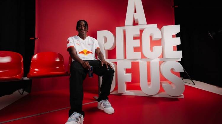 开云体育网址-官方：RB莱比锡签下莱加内斯18岁前锋扬-迪奥曼德，签约5年