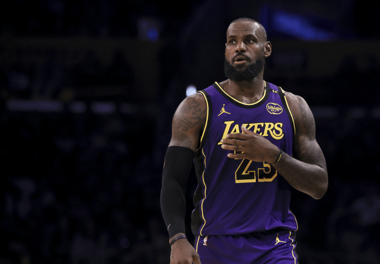 开云体育平台-无视詹姆斯续约！湖人队内讧曝光！名记确认，退役巡演泡汤了